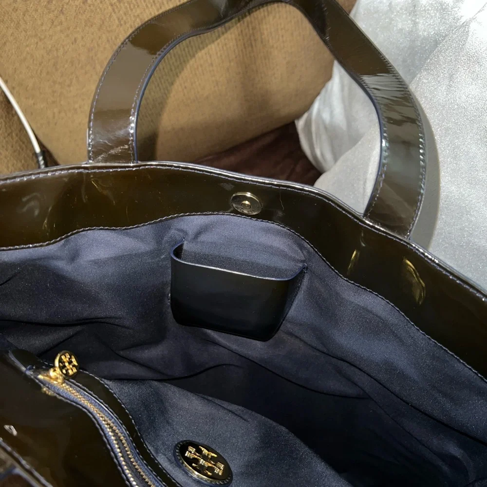 TORY BURCH Style No. 11075807 Patent Leather Tote Black/Navy Lining